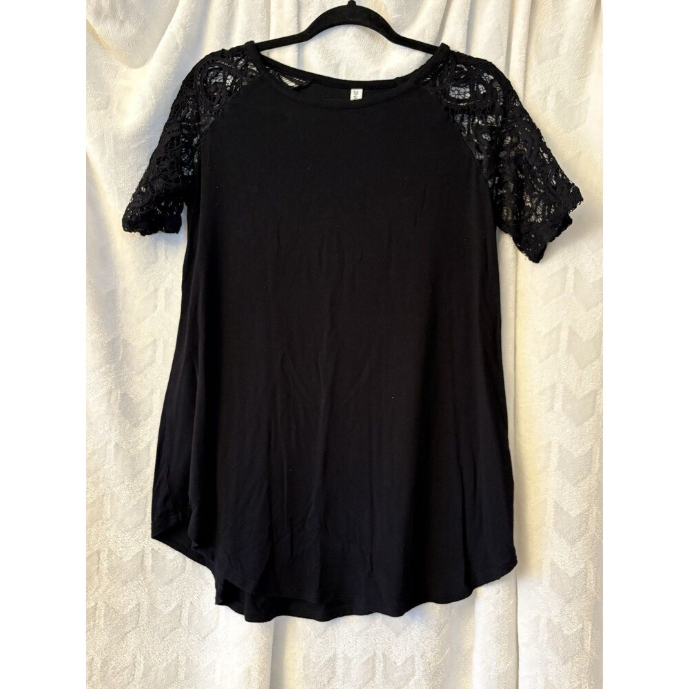 Women’s Zenana Signature Lace Sleeve Top - Size Large